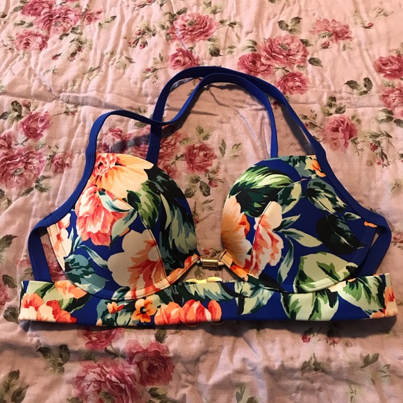 Abercombrie - Picture 1 of 2